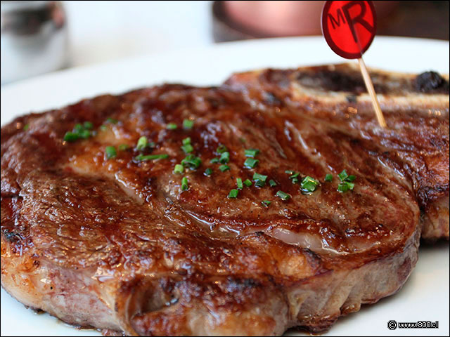Bone-in Ribeye Steak, Lomo vetado con hueso - Carnal Prime